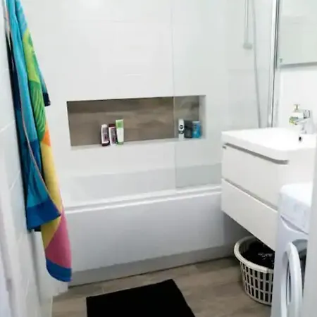 Spacious With Amazing Castle View Apartment