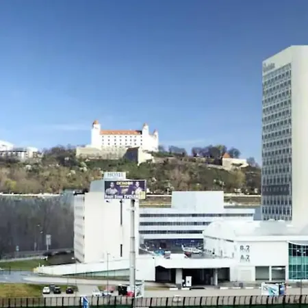 Apartment Spacious With Amazing Castle View *
