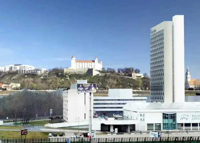 Апартаменты Spacious With Amazing Castle View *